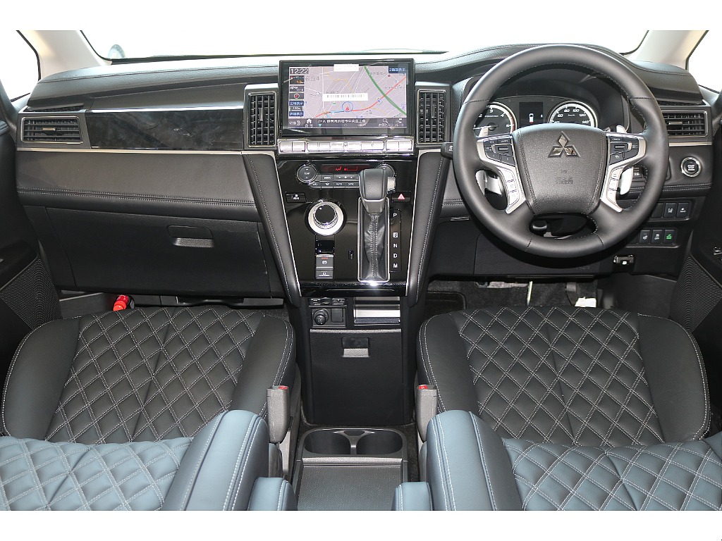 デリカD5が入庫しました。