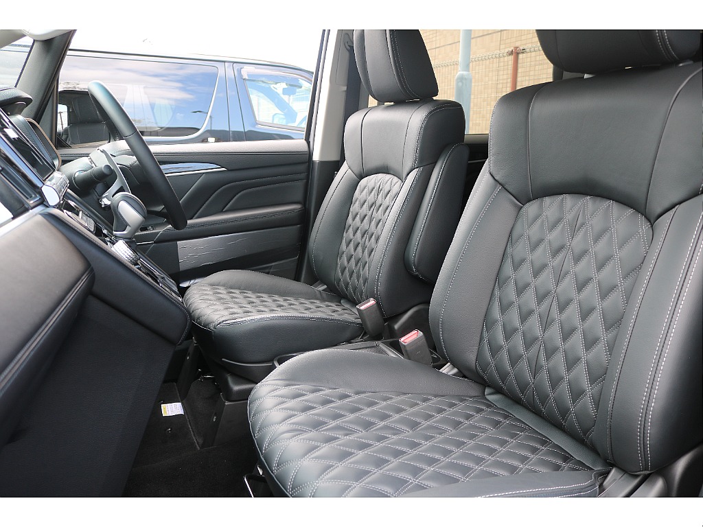 ホールド感のあるシート形状です。