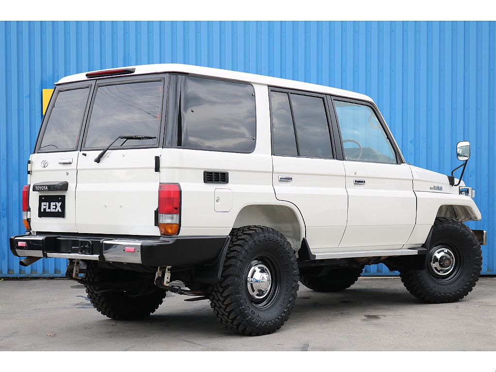 トヨタ ランドクルーザー70(2枚目)