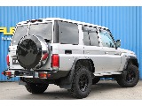 背面タイヤカバーを装着し、統一感のあるお車に仕上げました！