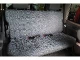 セカンドシートは使用感が少なく綺麗な状態です。
