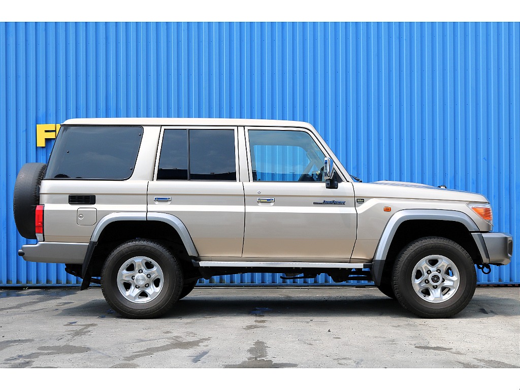 トヨタ ランドクルーザー70(6枚目)