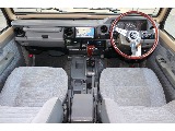 クラシック車両には定番のNARDIステアリングを新品で取付けをしました。
