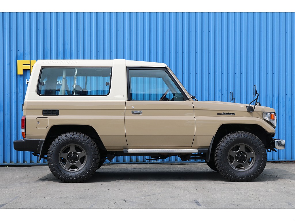 トヨタ ランドクルーザー70(6枚目)