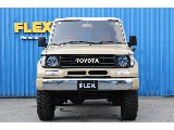 TOYOTAロゴグリルがクラシックな印象を受けますね。