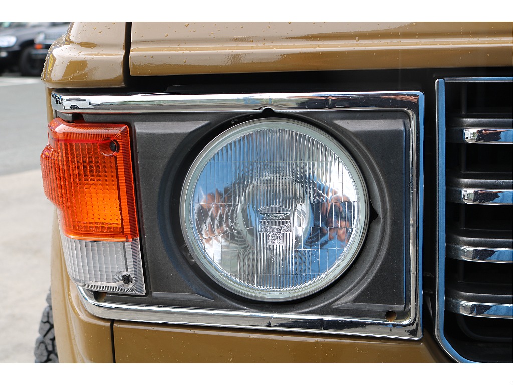 丸目ヘッドライト