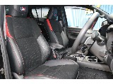 運転席シートはパワーシートとなっています。