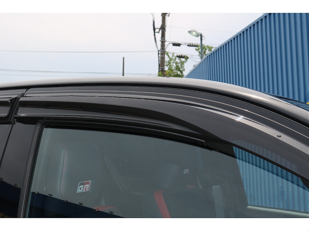 サイドバイザー