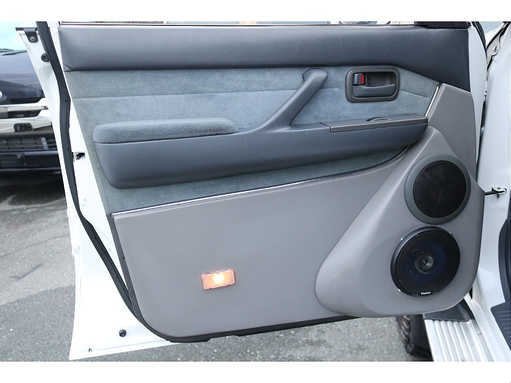 トヨタ ランドクルーザー80(33枚目)