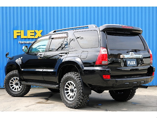 ブラックボディにシルバー系のホイールは映えますね。