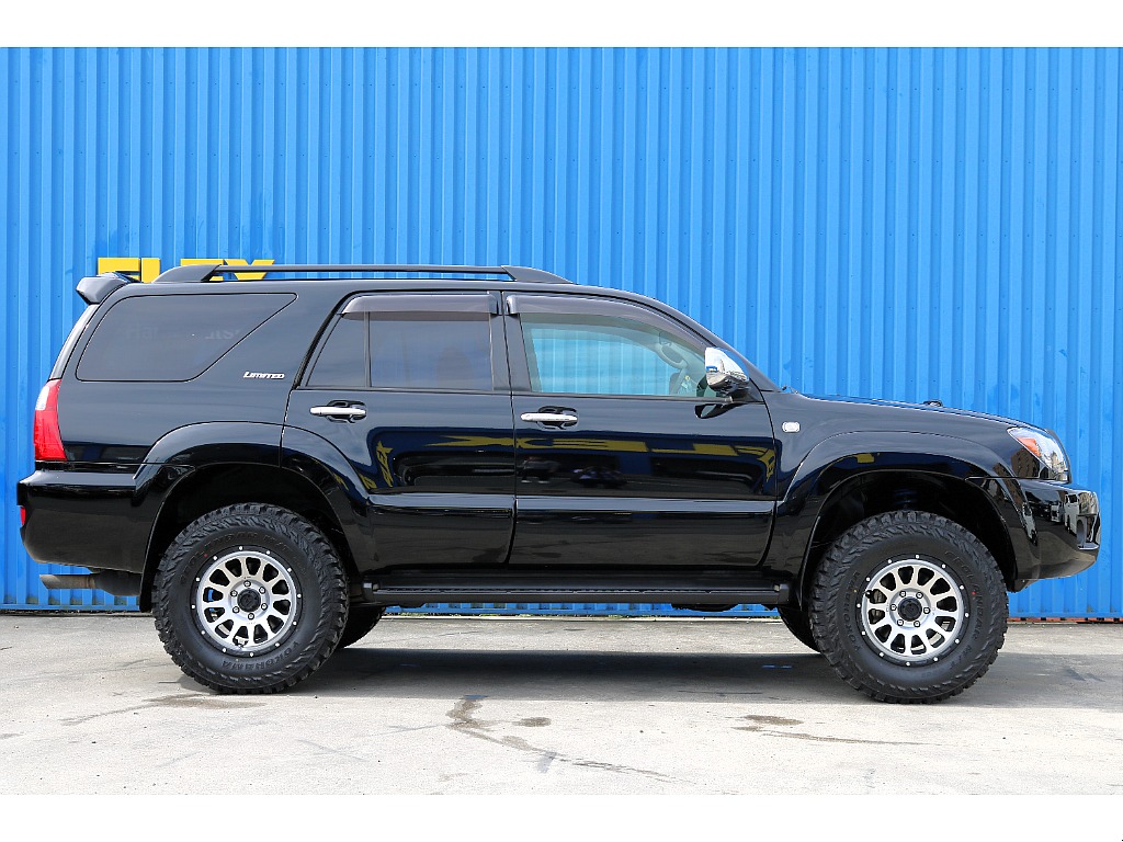 サイドステップ付きとなりますので乗り降りもし易いです。