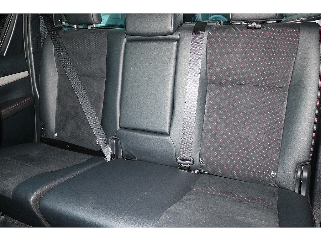 セカンドシートは殆ど使用感が感じられないクォリティが保たれています。