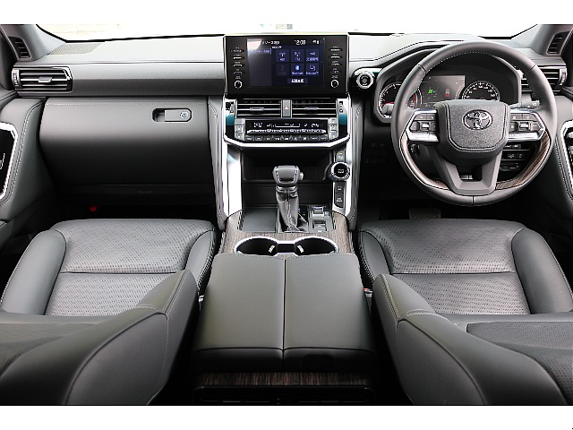 走行3.000KM台の低走行車両となります。