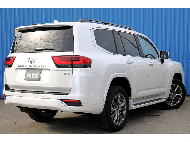 ボディカラーはプレシャスホワイトパールになります。