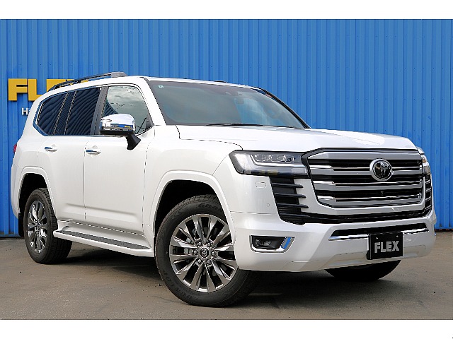 重圧感のあるフロントフェイス。モデリスタエアロの追加カスタムも可能です。