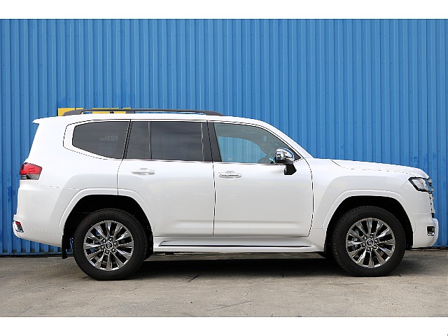 各所にメッキパーツが使用されていて高級感がありますね。