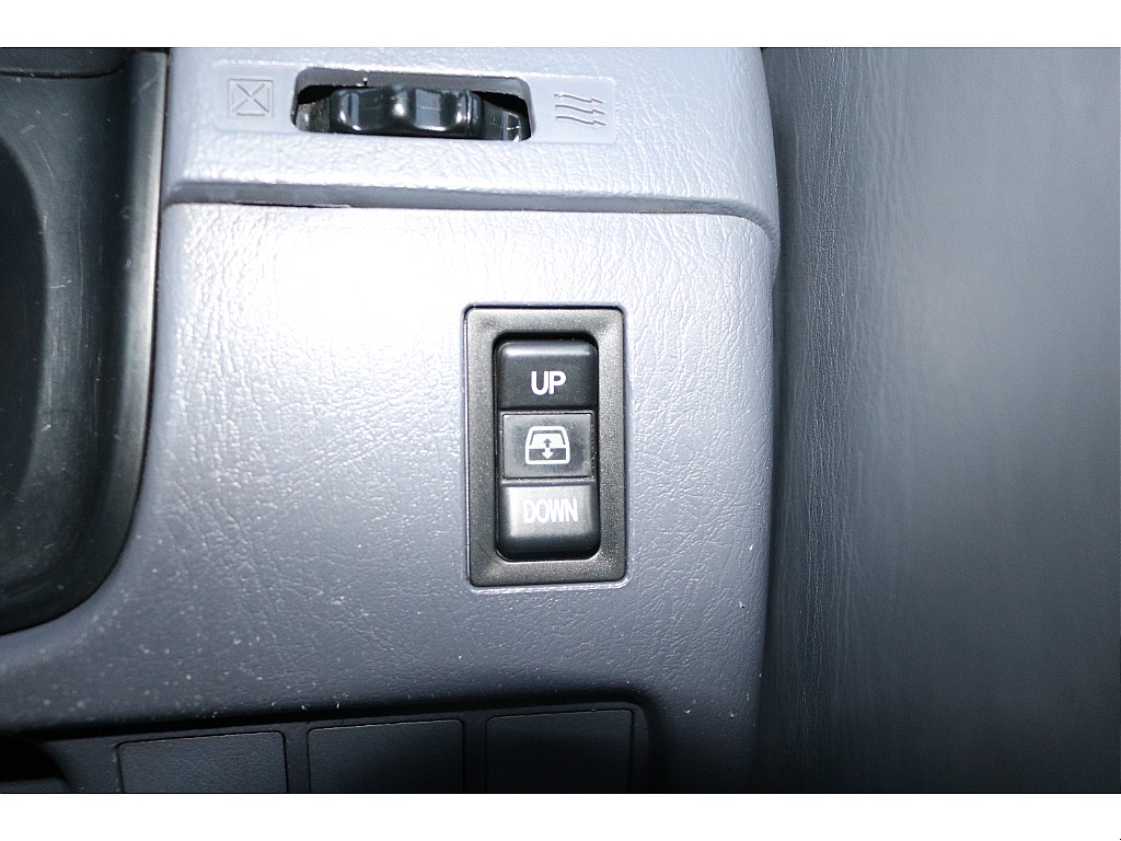 リアガラスウインドウスイッチ