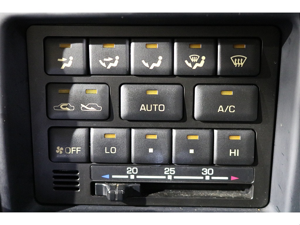 エアコンスイッチ