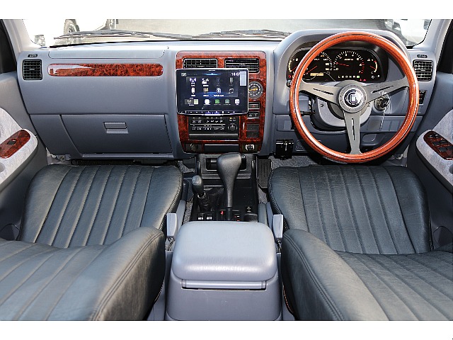 オートマ車両となりますのでAT限定免許の方でもお乗り頂けます。