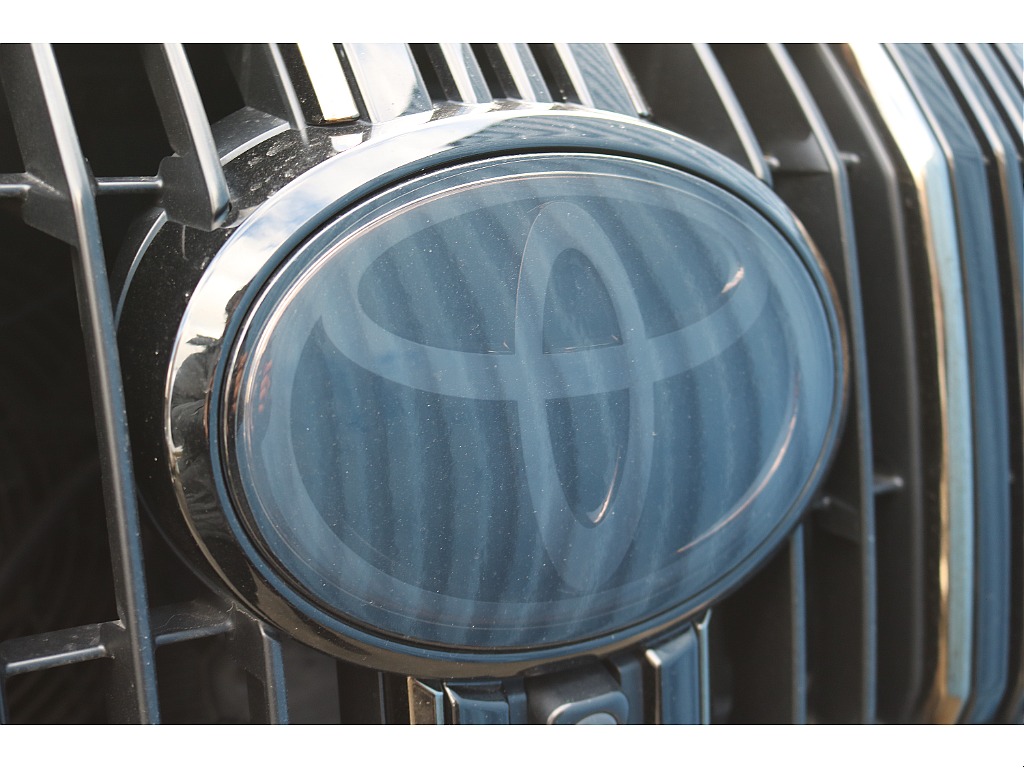 フロントエンブレム