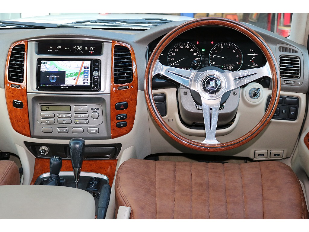 NARDIステアリングもインストール済み