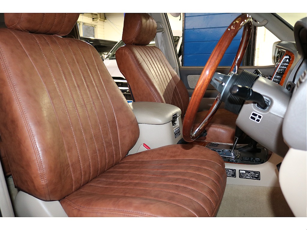 ホールド感のあるシート形状です。