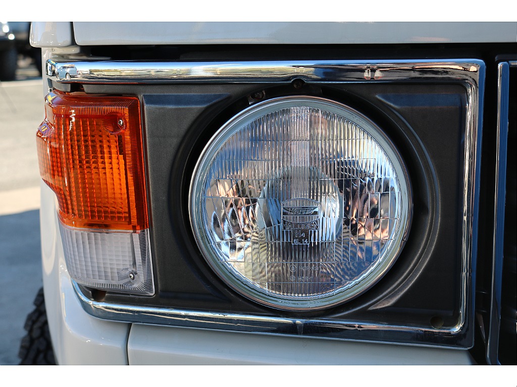 丸目ヘッドライト