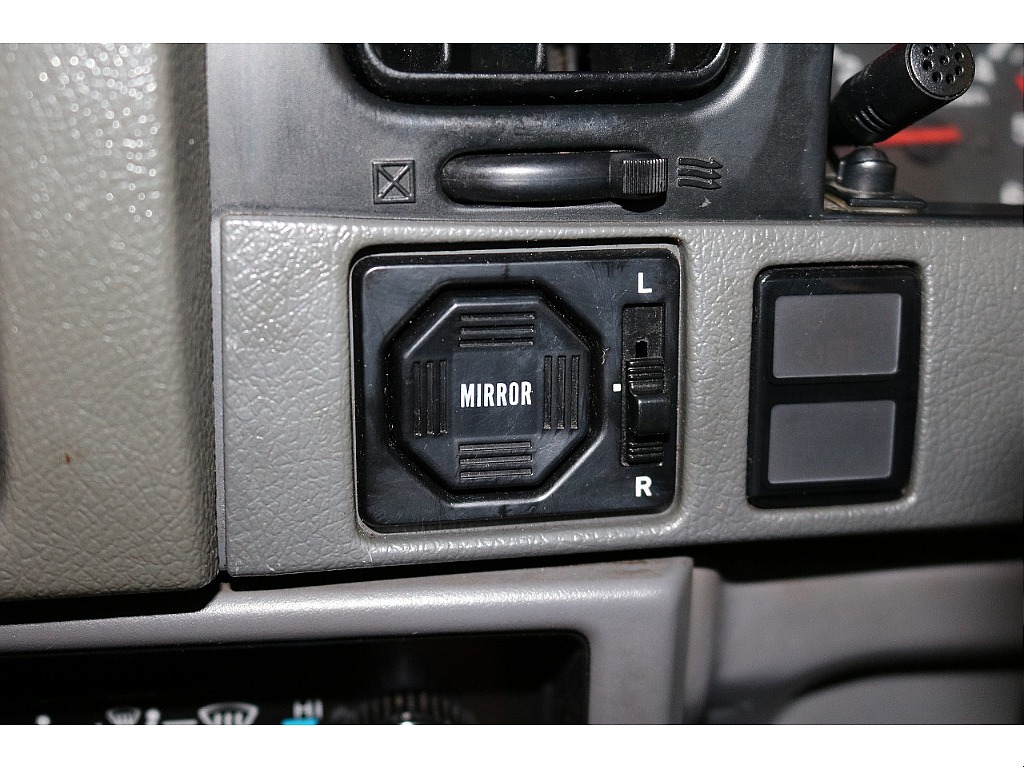 ミラーレンズ角度調整スイッチ