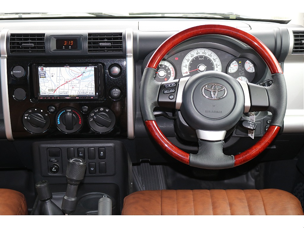 ステアリングは新品となります！