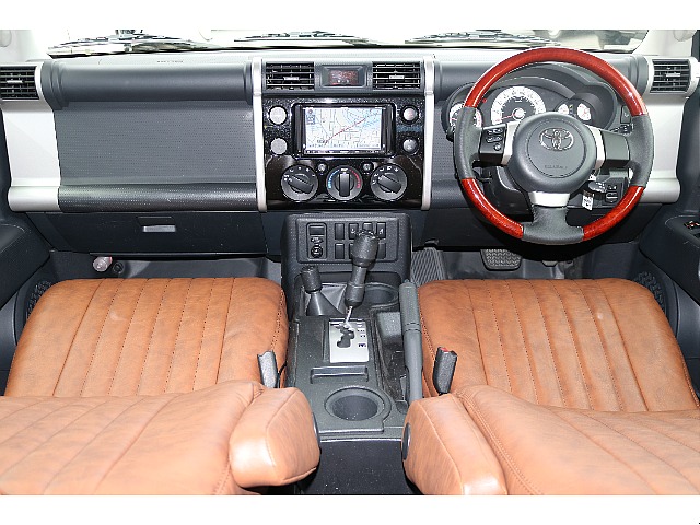 新品ウッドコンビステアリングに、ブラウンシートカバーで仲間でオシャレに作成！