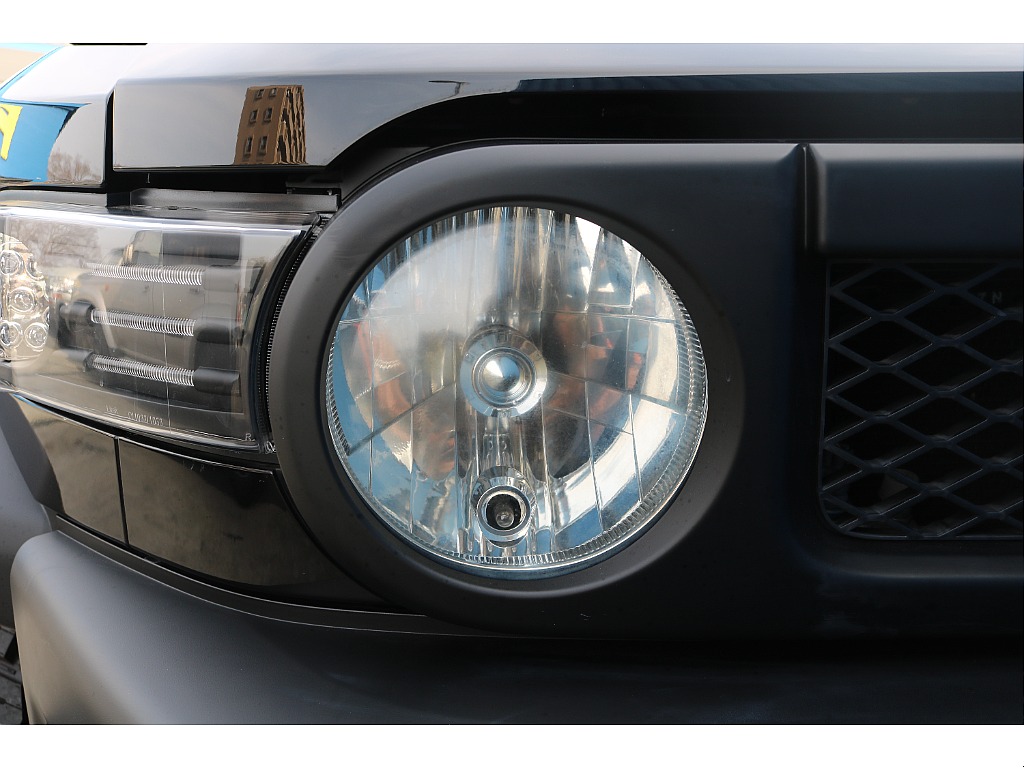 丸目ヘッドライト