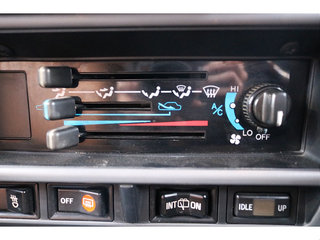 エアコンスイッチ