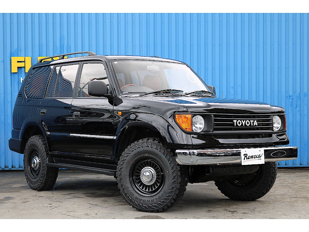 ブラックボディに丸目ヘッドライトで可愛らしいですね。