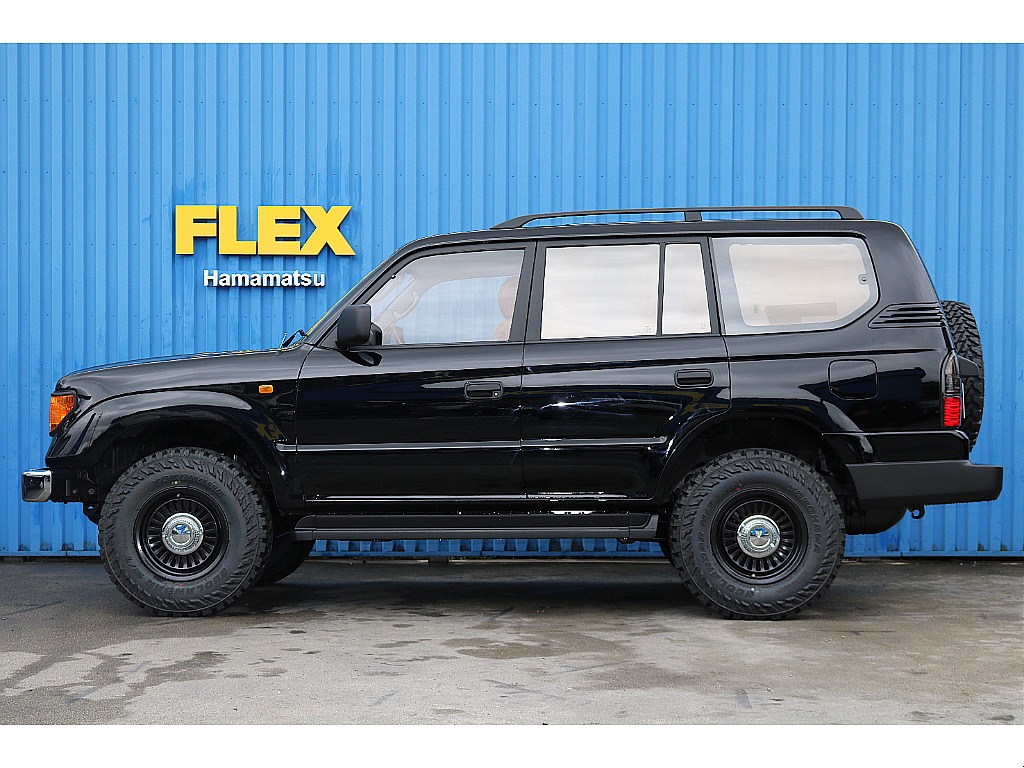 ファミリーカーとしてもご利用頂けやすいよう敢えてノーマル車高で製作をしました。