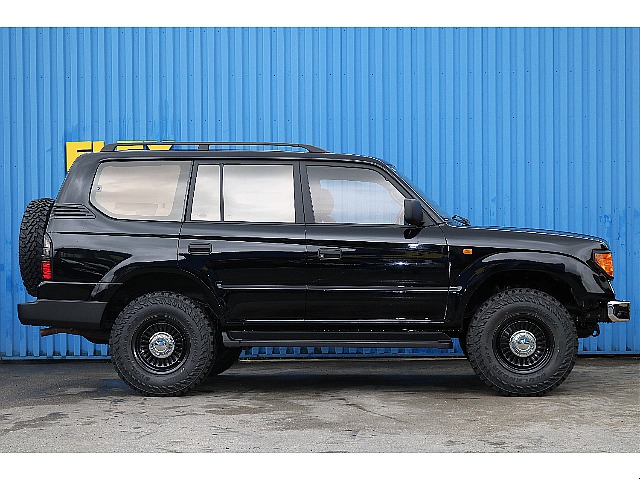 オールブラックで引き締まった印象をうけますね。