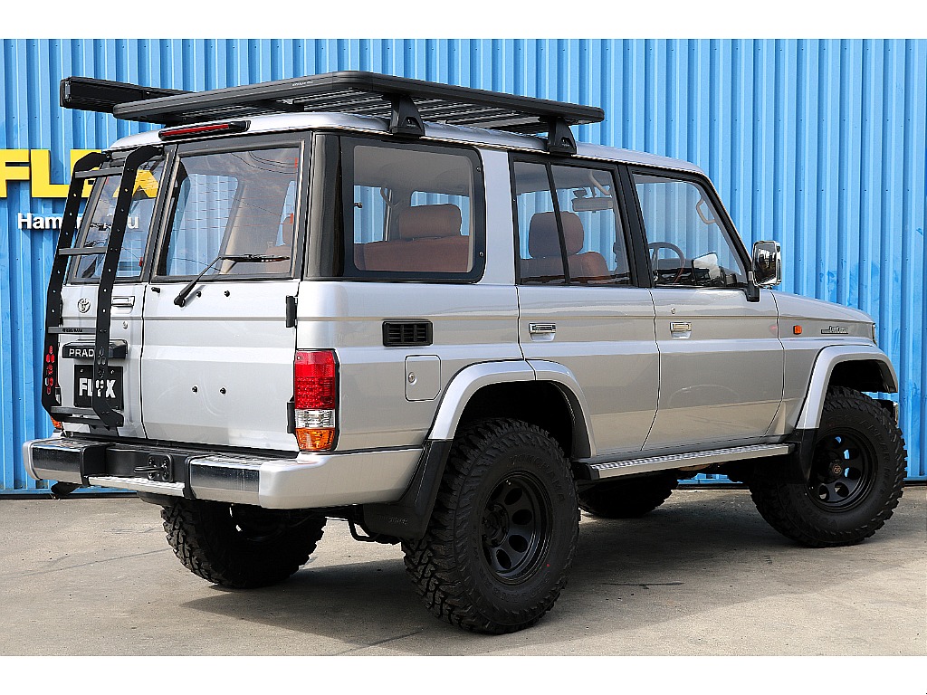 トヨタ ランドクルーザープラド(3枚目)