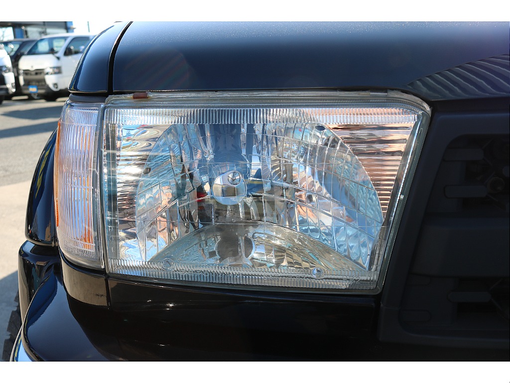 角目ヘッドライト