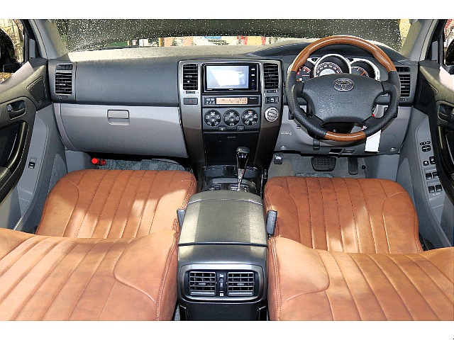 キャメルシートカバーで車内が明るい雰囲気になりました。