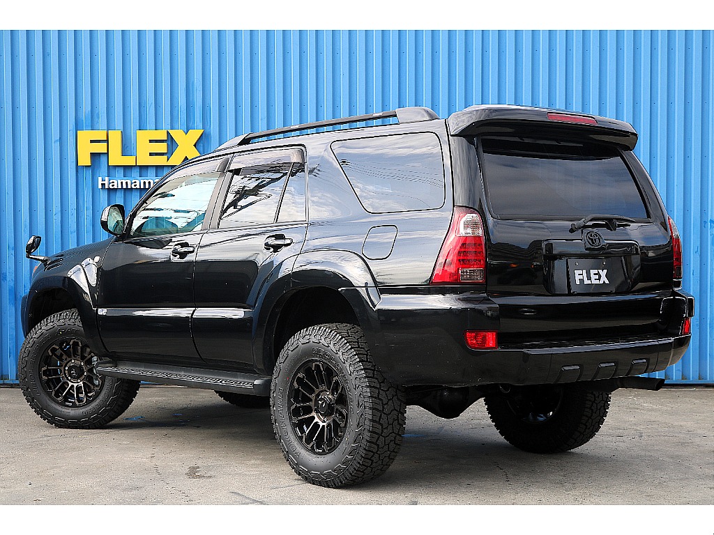 サイドステップ付きなので乗り降りがし易いですね。