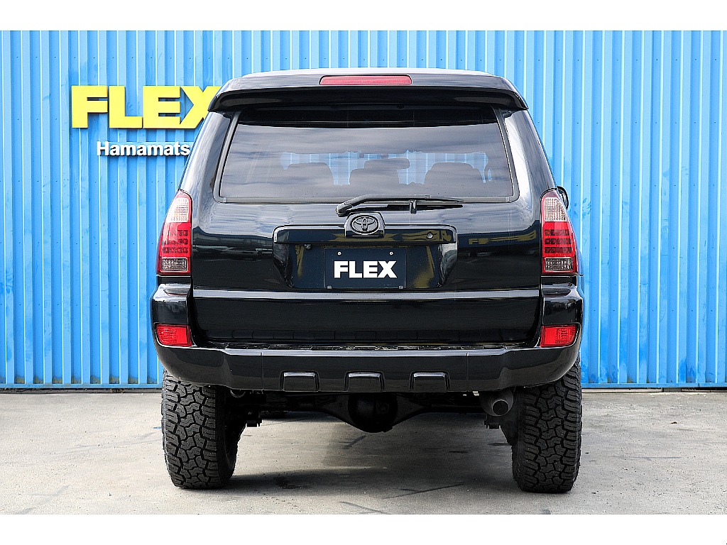 ハイラックスサーフのリアゲートは１枚扉の上開きとなります。