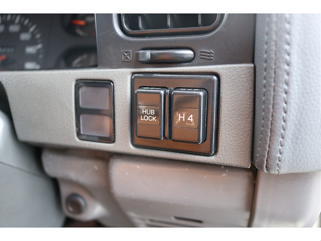 各種スイッチ類