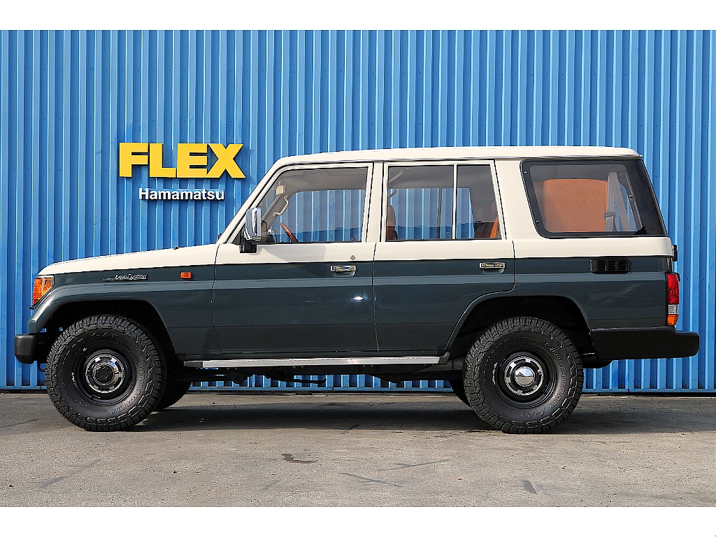 車高は敢えてノーマル車高となります。