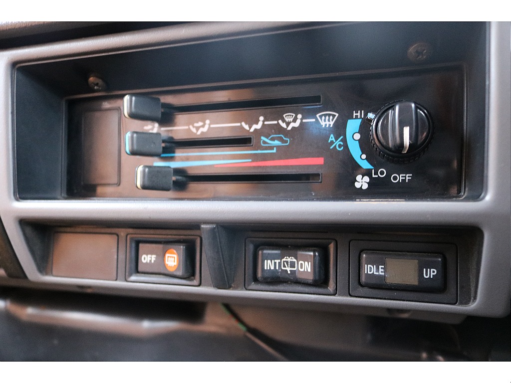 エアコンスイッチ