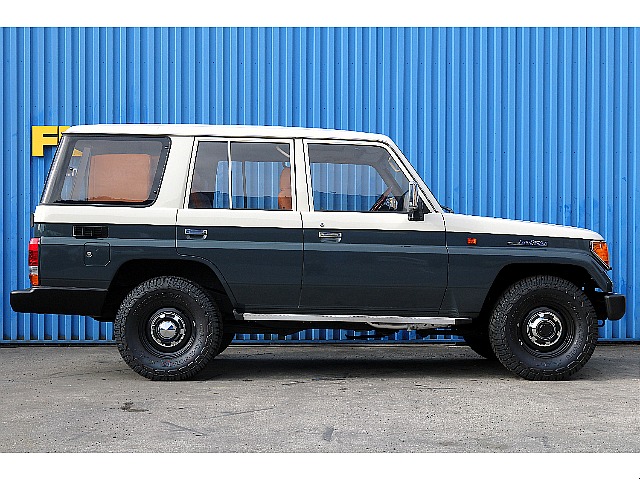 ブラウンのフィルムを貼ってもGOODだと思います。