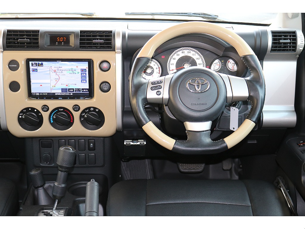 ボディ同色のコンビハンドルもインストールされています。