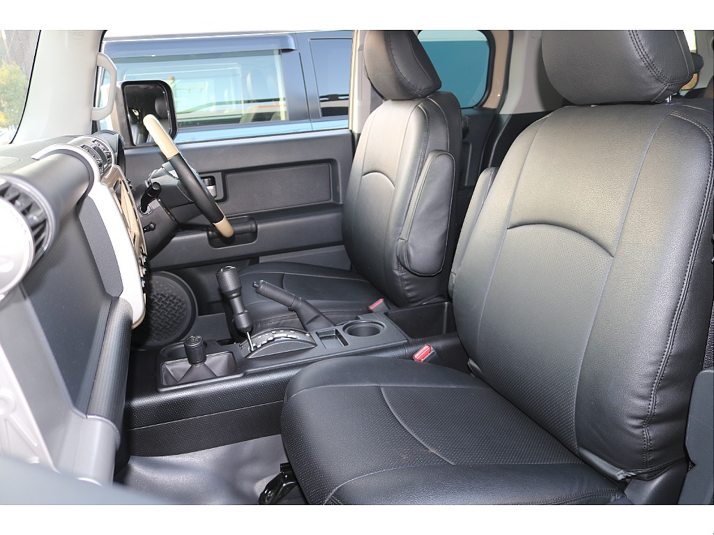 ブラックシートカバーもインストール済みです。