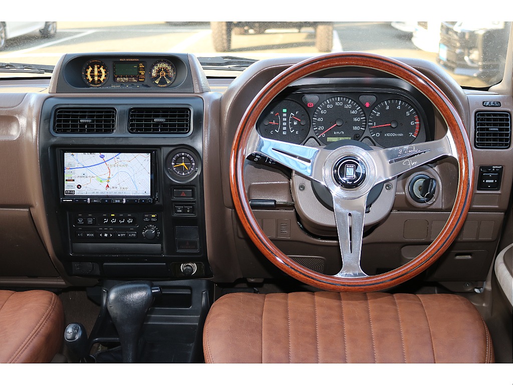 トヨタ ランドクルーザープラド(3枚目)