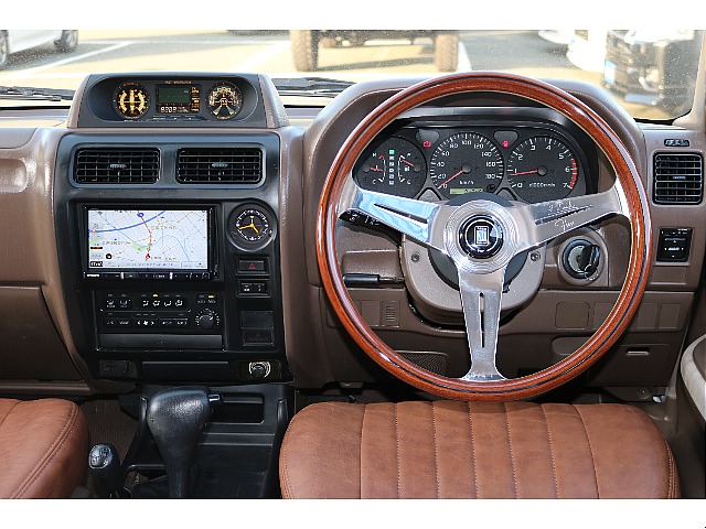 稀少な茶内装となります！！