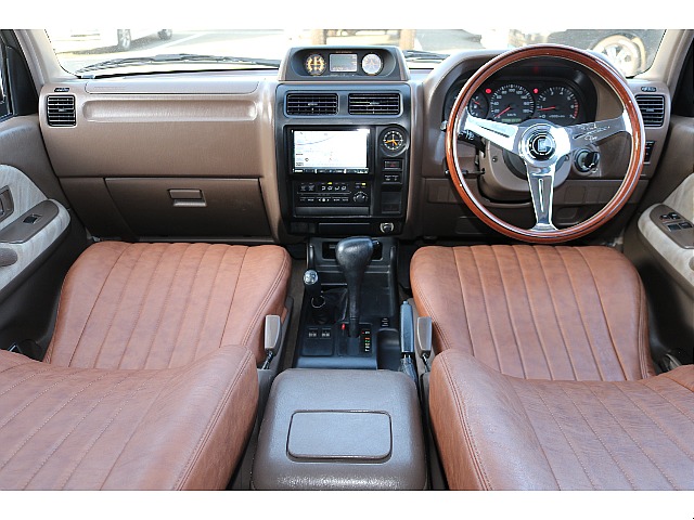 茶内装、ブラウンシートカバー、NARDIステアリング