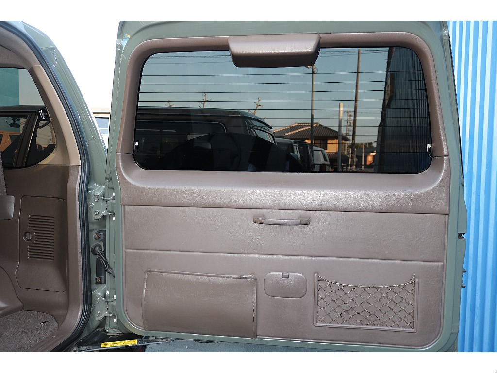 ラゲッジ内張り